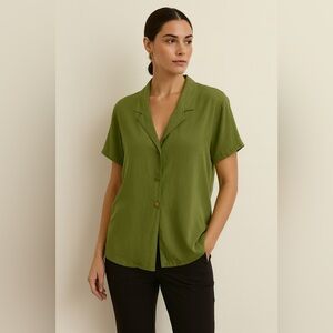 Vintage City Silk Short Sleeve Button Up Green 100% Silk Size Medium